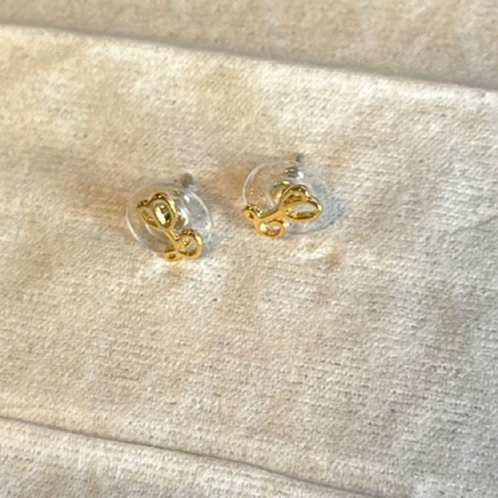 Script L earrings